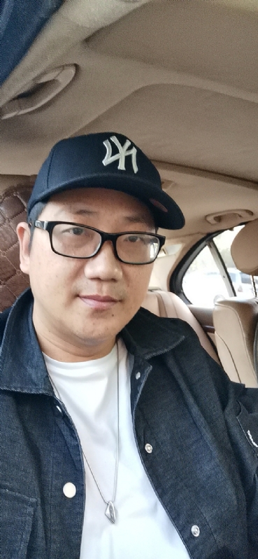 拥抱幸福的第一张照片--屏南婚介网
