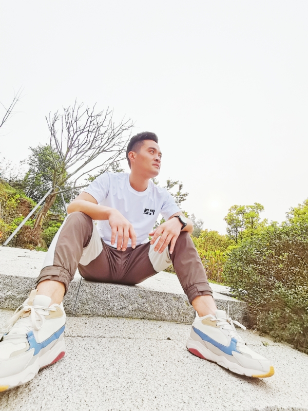 一个人，干净利落的第一张照片--屏南婚介网
