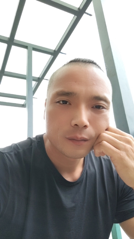 伯爵的第三张照片--屏南婚介网