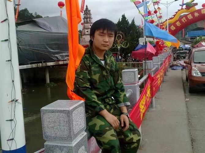 如影随形的第二张照片--屏南婚介网
